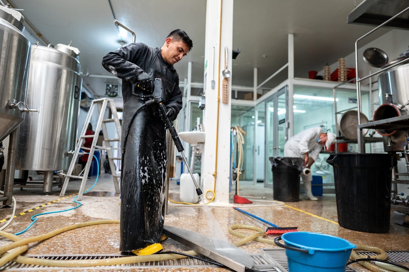 Myjki chemiczne w nowoczesnych systemach produkcyjnych